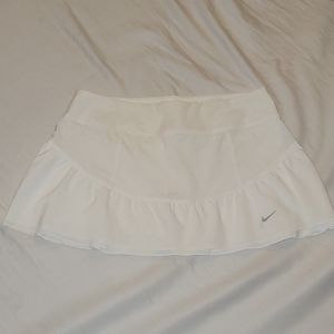 Nike 🎾 tennis skirt, very nice smoke free